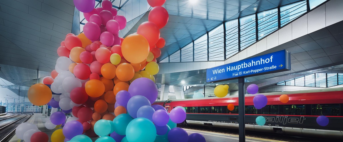 10Jahre HBF Wien - Sujet mit bunten Luftballons