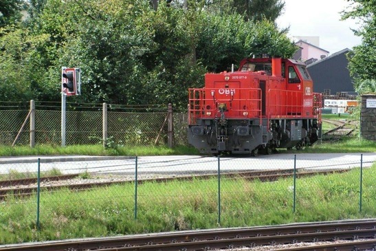 Anschlussbahn bei einer Eisenbahnkreuzung