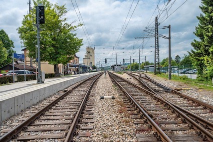 Schienenstränge in ländlichem Gebiet