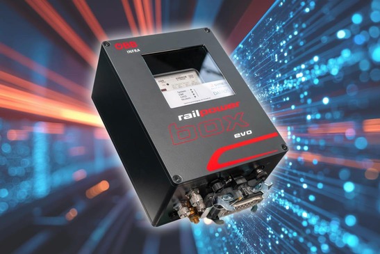 Front view of a railpower box evo on a graphic background in orange and blue