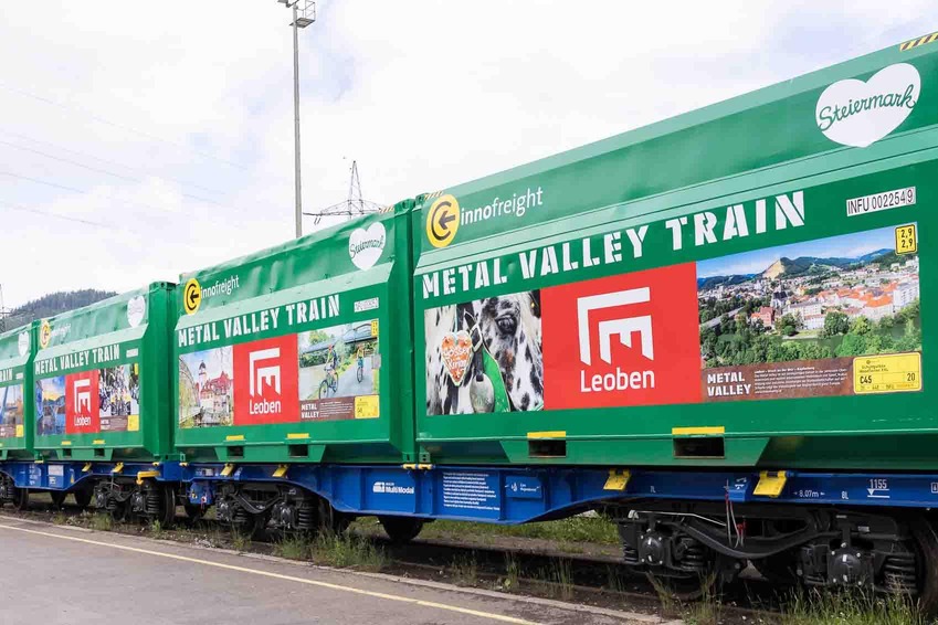 Metal Valley Train with containers, painted in Styrian green