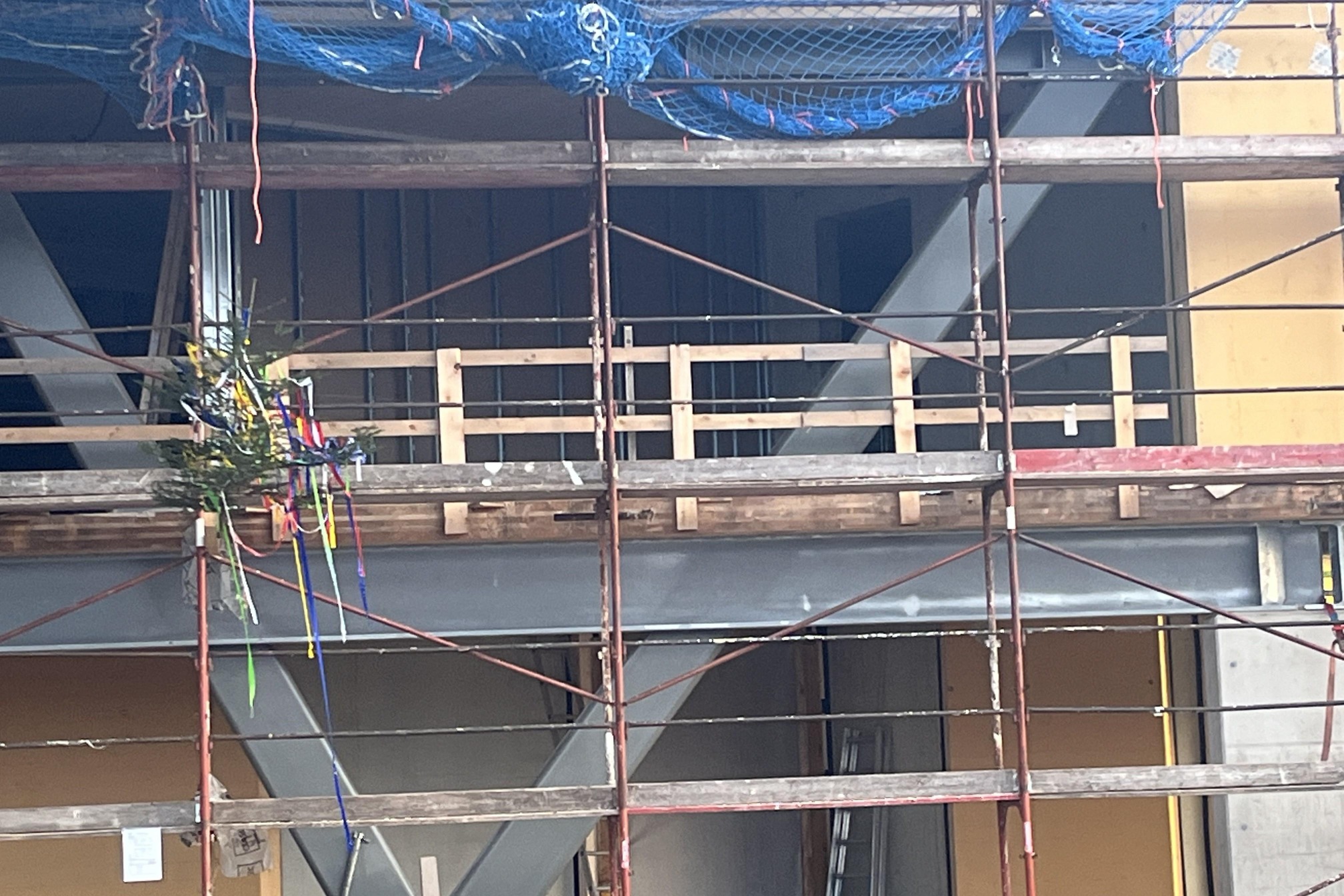 Expansion of Wels terminal, scaffolding on the building