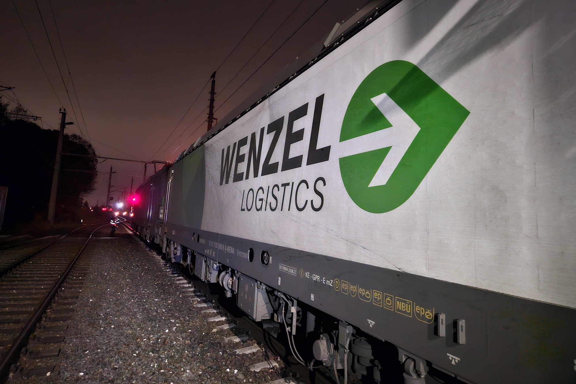Zug mit Logo von Wenzel Logistics