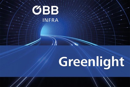 Teaserbild, Tunnel mit Schienenstrang, Dokumentensymbolen und Text Greenlight