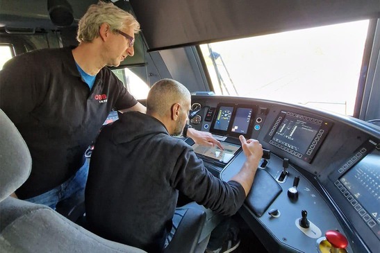 Train driver receives training in infraDOAS in the driver's cab
