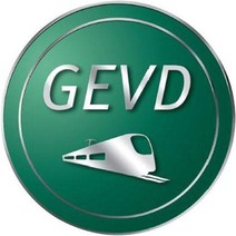 Logo GEVD<br/>Textinsert: grüner Button mit silbernem Kreis, silber GEVD, drunter silber Zug
