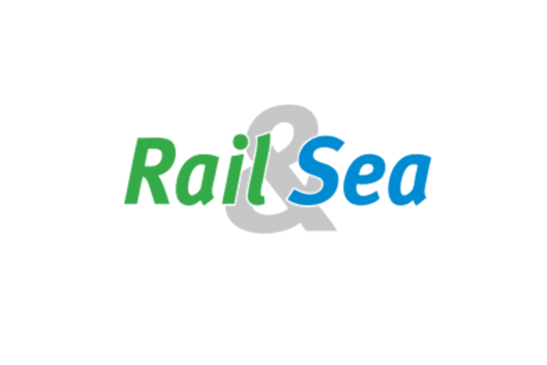 Logo Rail and Sea Traction GmbH<br/>Textinsert: grauer Hintergrund, grün Rail, hellgrau &, blau sea
