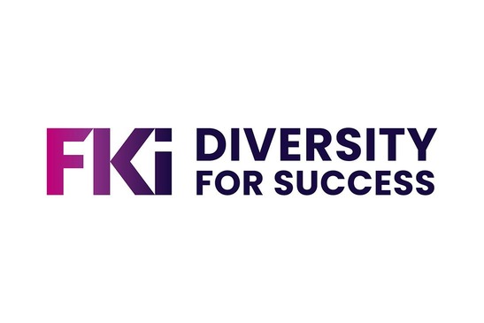 Logo FKi Diversity for success<br/>Textinsert: auf weißen Hintergrund, Schriftzug FKi Diversity for success