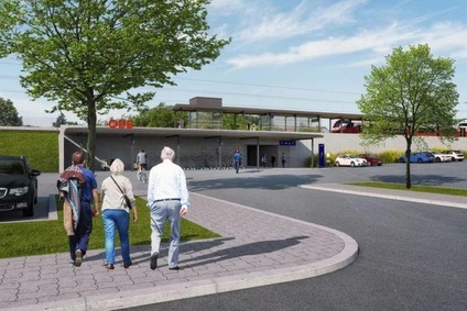 Bild Visualisierung Bahnhof Loipersbach<br/>Textinsert: Bahnhofsgebäude mit Straße Menschen und parkenden Autos im Vordergrund