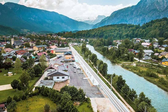 Bad Goisern, view of P&R and railway platform