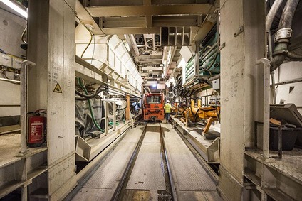 Textinsert: Foto Draufsicht auf einen Tunnelbohrer im Koralmtunnel