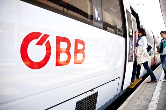 PendlerInnen beim Einstieg in die S-Bahn