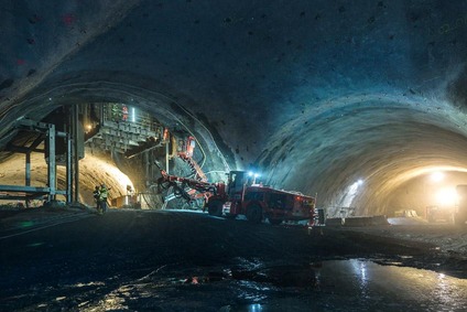 Construction work in the cavern in Fröschnitzgraben.