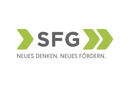 Logo SFG, Neues Denken. Neues Fördern.<br/>Textinsert: weißer Hintergrund, grüne Icons, grau SFG, darunter grau Neues Denken. Neues Fördern.