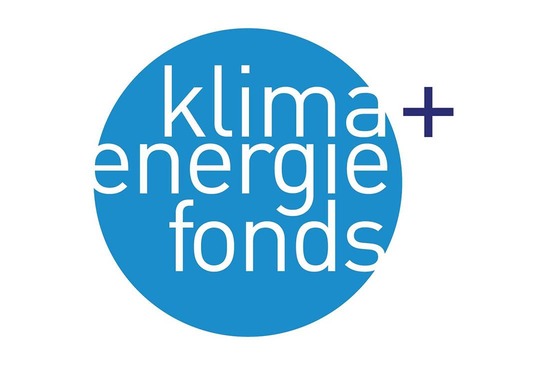 Logo Klimaenergiefonds<br/>Textinsert: weißer Hintergrund, mittig blauer Kreis mit in weiß  Klimaenergiefonds
