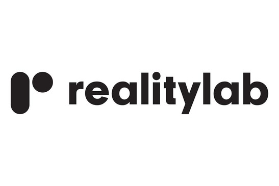 Logo r Realitylab<br/>Textinsert: weißer Hintergrund, schwarz r, schwarz realitylab