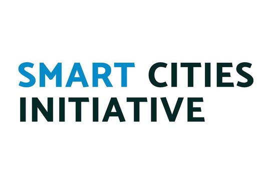 Logo Smart Cities Initiative<br/>Textinsert: weißer Hintergrund, mittig blau SMART, grau CITIES INITIATIVE