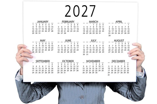 Textinsert: Kalenderblatt mit der Jahreszahl 2027