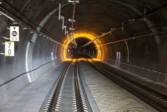 Lainzer Tunnel mit Tunnelringbeleuchtung