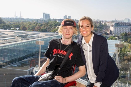 Foto Interview<br/>Textinsert: Nino mit seiner Ärztin Frau Dr. König