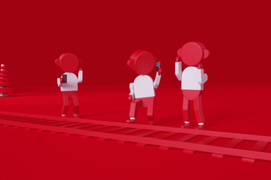 Mutprobe? Fix nicht!<br/>Textinsert: bewegtes Bild, 3 Maxerl, 1 Maxerl davon betritt die Gleise und wird von Zug erfasst