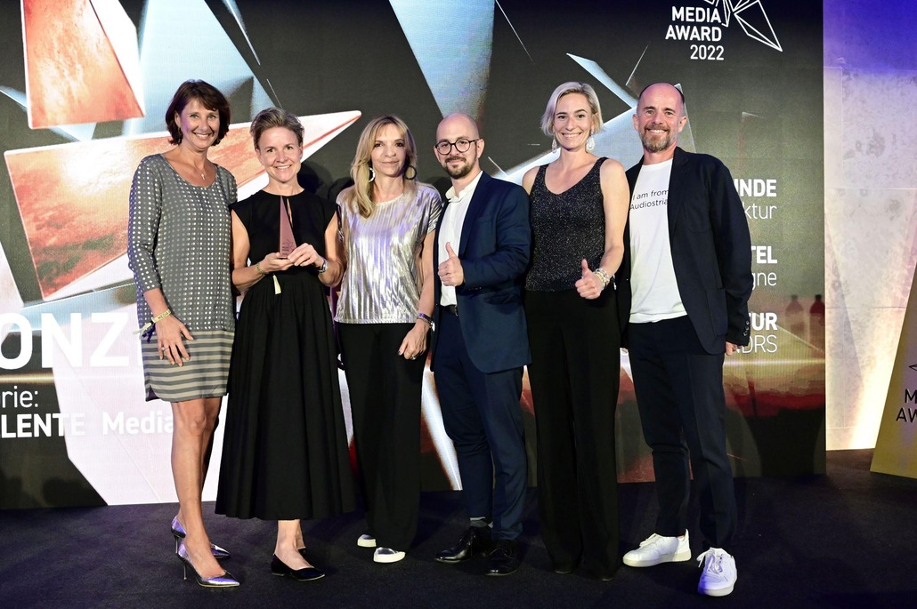 Media Award für Next Level Lehrlingskampagne gewonnen.<br/>vlnr.: Andrea Groh (Gewista), Petra Piesczek (Mediaagentur „Mediacom“), Karin Seywald-Czihak (ÖBB Werbung), Andreas Beer (INFRA Newsroom),  Eva Holz-Dahrenstaedt (ÖBB Werbung) und Joachim Feher (RMS Austria) bei der Preisverleihung