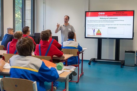 Training room with lecturers and apprentices