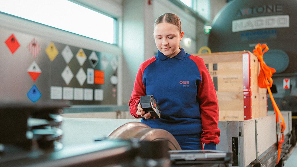 © ÖBB/Lukas Leonte Lehrberuf Eisenbahnberuf Eisenbahnfahrzeuginstandhaltungstechnik