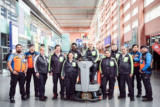 Team der ÖBB-OS am Bahnhof