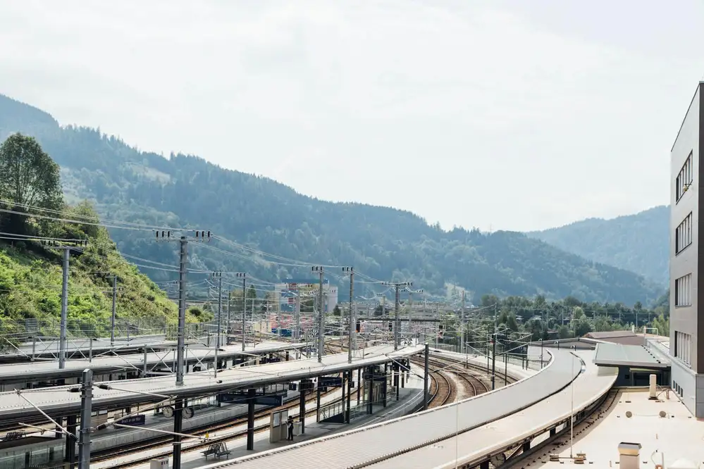 Auf diesem Foto ist der Bahnhof Bruck an der Mur zu sehen.