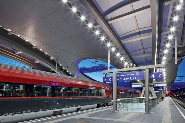 Ein Zug steht abfahrbereit am Grazer Hauptbahnhof.