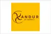 Kandur Logo, gelber Hintergrund mit brauner Schrift