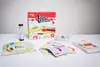 Ein Spielekarton und das Spiel ausgepackt