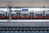 Bild: Bahnhof Ebreichsdorf<br/>Textinsert: Foto mit Bahnsteig und Zug