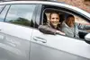 Menschen in einem Auto