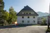 Textinsert: Foto St. Johann im Pongau, Bahnhofstraße, Außenansicht Wohnbau, straßenseitig mit Balkon im obersten Geschoß