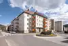 Textinsert: Foto Bruck a. d. Mur, Bergstraße/Martin Luther Straße, Außenansicht Wohnbau, straßenseitig mit Kreisverkehr