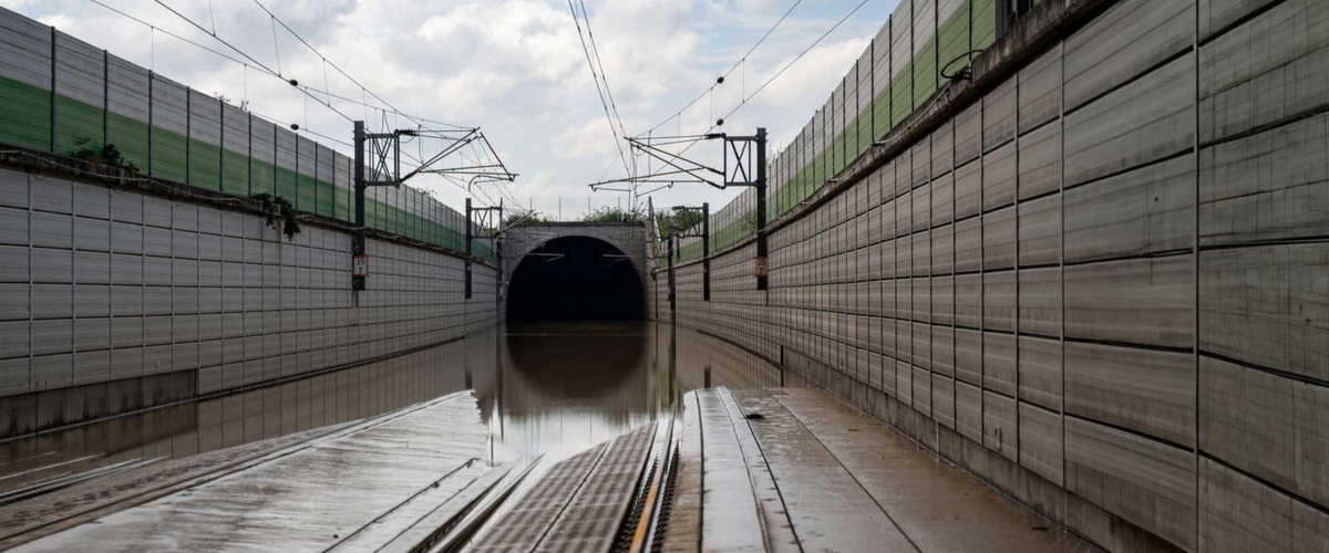 Strecke teils unter Wasser