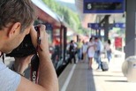 Fotograf am Bahnsteig