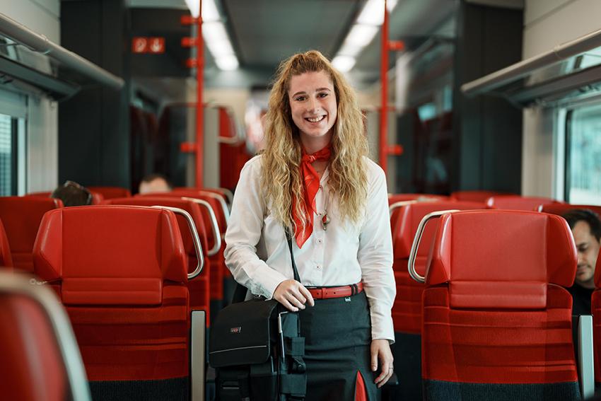 Zugbegleiterin Jobs » Jobprofil & Ausbildung ÖBB Karriere
