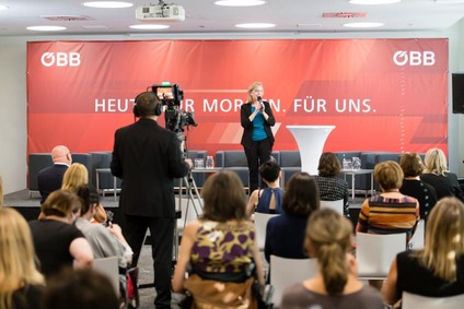 © ÖBB/Andreas Scheiblecker Diskussionsteilnehmerinnen auf Bühne