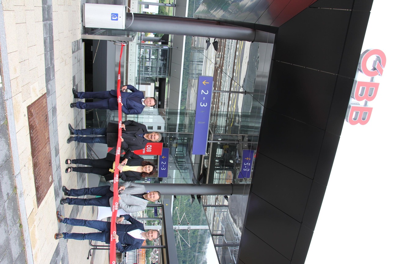 v.l. Hager, Lindner, Felipe, Schubert und NR Herman Weratschnig bei der Eröffnung des neuen Bahnhofs Schwaz