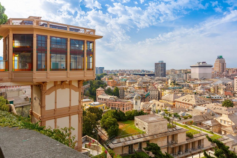 Genua Sehenswürdigkeiten: Aussichtspunkt „Castelletto“ mit Aussicht auf Genua