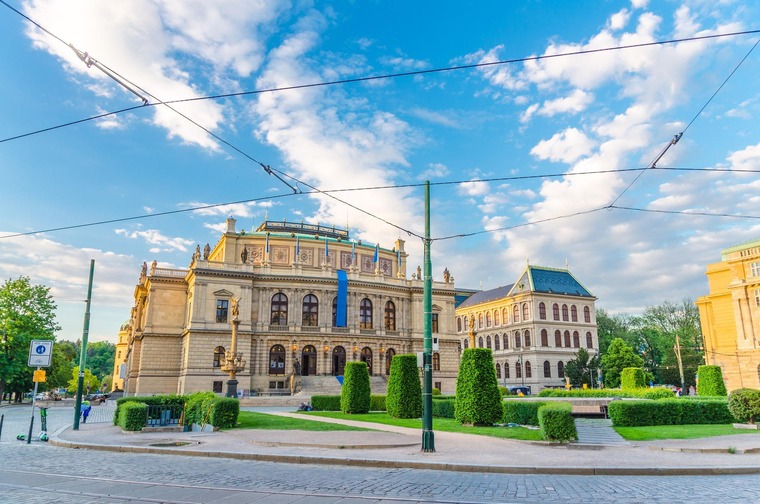 Ein Besuch des Rudolfinums in Prag ist ein Muss für Kunstfans.