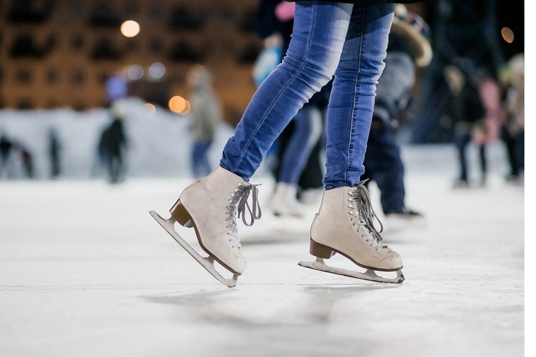 Eislaufen beim Wiener Eislaufverein. 