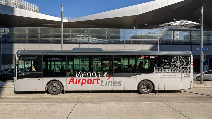 Bus der Vienna Airport Lines am Wiener Hauptbahnhof