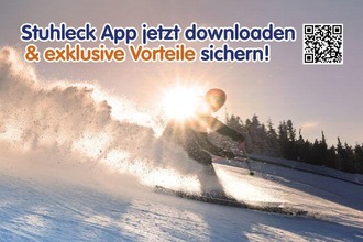 Skifahrer Schneestaub