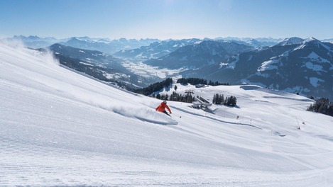 Skifahrer auf Piste
