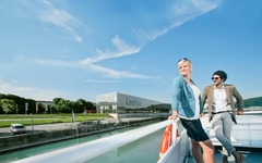 Donauschiff Paar Lentos