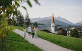 Familie in der Region Seefeld - Pfarrhügel Seefeld mit Blick aufs Dorf